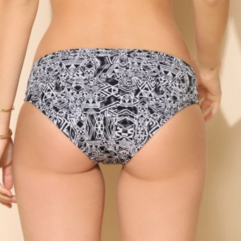 URBAN OUTFITTERS Cut Out Hipster Bikini Bottoms - Picture 8 of 8